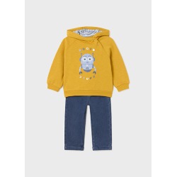 Conjunto vaquero y sudadera...