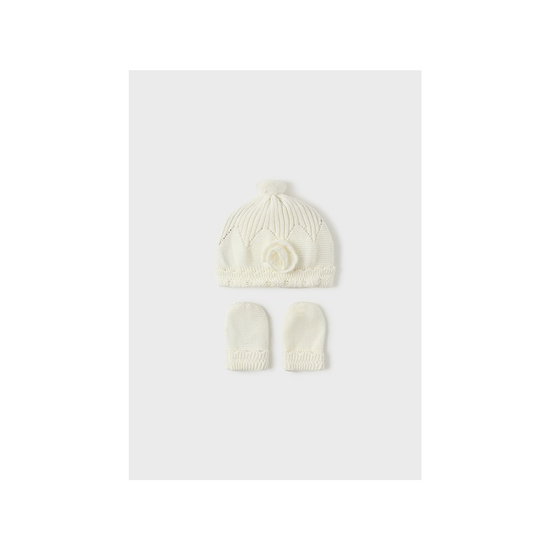 Conjunto gorro y manoplas bebe niña mayoral