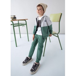 Pantalón deportivo básico...